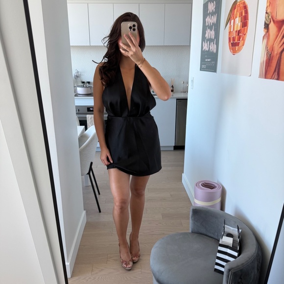 Backless satin dress - Picture 2 of 4